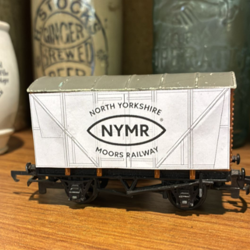 Dapol 0 Gauge NYMR Banana Van